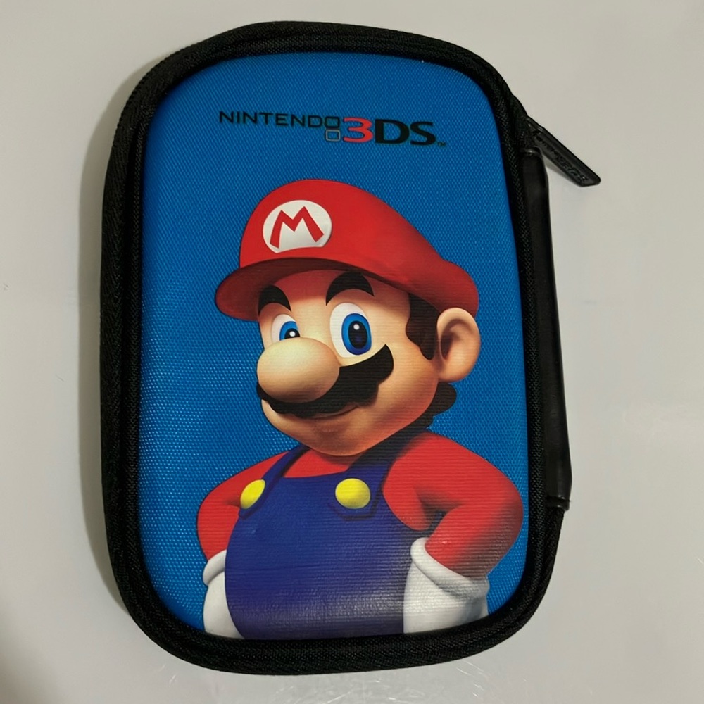 Nintendo 3DS carrying case Super Mario Bros EUC